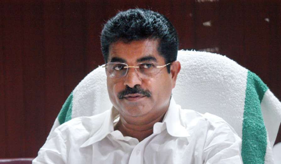 അടൂർ പ്രകാശ് എംപിക്കെതിരേ ഡികെ മുരളി എംഎൽഎ വക്കീൽ നോട്ടീസ് അയച്ചു അടൂർ പ്രകാശ് എംപിക്കെതിരേ ഡികെ മുരളി എംഎൽഎ വക്കീൽ നോട്ടീസ് അയച്ചു