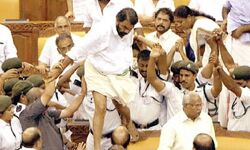 നിയമസഭാ കയ്യാങ്കളി കേസ്; നാല് എൽഡിഎഫ് നേതാക്കൾ ജാമ്യമെടുത്തു നിയമസഭാ കയ്യാങ്കളി കേസ്; നാല് എൽഡിഎഫ് നേതാക്കൾ ജാമ്യമെടുത്തു