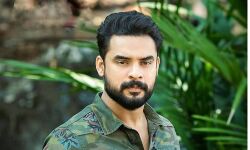 വയറിനുള്ളില്‍ രക്തസ്രാവം; നടന്‍ ടൊവിനോ ആശുപത്രിയില്‍