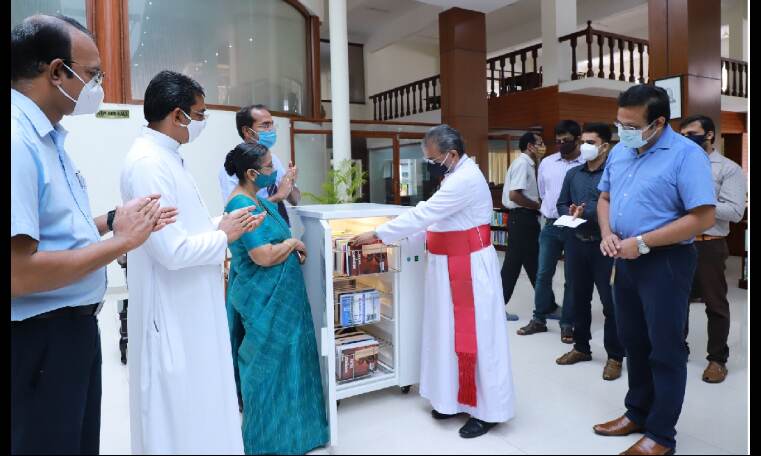 കൊവിഡിനെ തുരത്താന് സഹൃദയയുടെ ബുക്ക് ഡിസിന്ഫെക്ടര് കൊവിഡിനെ തുരത്താന് സഹൃദയയുടെ ബുക്ക് ഡിസിന്ഫെക്ടര്