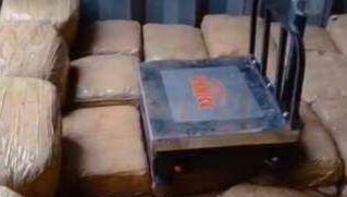 നഗരൂരിൽ കോടികളുടെ മയക്കുമരുന്ന് വേട്ട; നാലുപേർ അറസ്റ്റിൽ നഗരൂരിൽ കോടികളുടെ മയക്കുമരുന്ന് വേട്ട; നാലുപേർ അറസ്റ്റിൽ