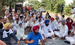 കര്ഷക പ്രക്ഷോഭം തണുപ്പിക്കാന് യോഗംവിളിച്ച് കേന്ദ്രം; ബഹിഷ്ക്കരിച്ച് സംയുക്ത സമര സമിതി കര്ഷക പ്രക്ഷോഭം തണുപ്പിക്കാന് യോഗംവിളിച്ച് കേന്ദ്രം; ബഹിഷ്ക്കരിച്ച് സംയുക്ത സമര സമിതി