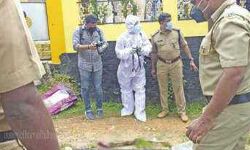 റോഡില് മനുഷ്യന്റെ കാല്; മൃതദേഹം വീട്ടിനുള്ളിൽ കത്തിക്കരിഞ്ഞ നിലയിൽ റോഡില് മനുഷ്യന്റെ കാല്; മൃതദേഹം വീട്ടിനുള്ളിൽ കത്തിക്കരിഞ്ഞ നിലയിൽ