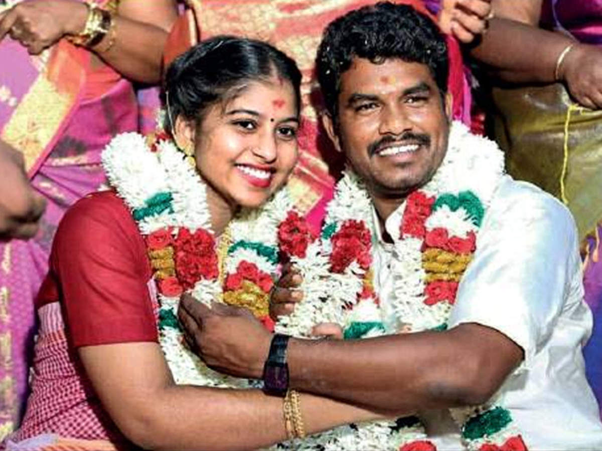 ജാതിരഹിത വിവാഹം: തമിഴ്നാട് എംഎല്എക്കൊപ്പം പോകാന് 19കാരിക്ക് അനുമതി ജാതിരഹിത വിവാഹം: തമിഴ്നാട് എംഎല്എക്കൊപ്പം പോകാന് 19കാരിക്ക് അനുമതി