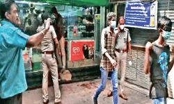 നൂറോളംപേര് ചെന്നൈയിലെ സൂപ്പര് മാര്ക്കറ്റ് ആക്രമിച്ചു; 15 ലക്ഷത്തിന്റെ സാധനങ്ങള് കൊള്ളയടിച്ചു നൂറോളംപേര് ചെന്നൈയിലെ സൂപ്പര് മാര്ക്കറ്റ് ആക്രമിച്ചു; 15 ലക്ഷത്തിന്റെ സാധനങ്ങള് കൊള്ളയടിച്ചു