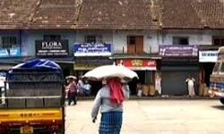 കോഴിക്കോട് വലിയങ്ങാടിയില്‍ കടകള്‍ തുറന്ന വ്യാപാരികളെ പോലിസ് കസ്റ്റഡിയിലെടുത്തു