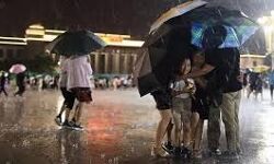 തിങ്കളാഴ്ച വരെ ഇടിമിന്നലോടു കൂടിയ ശക്തമായ മഴയ്ക്ക് സാധ്യത; അഞ്ചു ജില്ലകളില് നാളെ യെല്ലോ അലര്ട്ട് തിങ്കളാഴ്ച വരെ ഇടിമിന്നലോടു കൂടിയ ശക്തമായ മഴയ്ക്ക് സാധ്യത; അഞ്ചു ജില്ലകളില് നാളെ യെല്ലോ അലര്ട്ട്