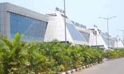 കരിപ്പൂരില്‍ 1.17 കോടിയുടെ സ്വര്‍ണവുമായി യുവതി പോലിസ് പിടിയില്‍