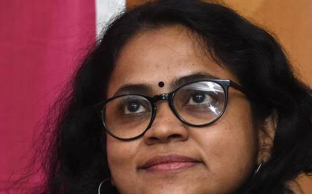 ഭാവനക്കെതിരായ പരാമർശം: ഇടവേള ബാബു മാപ്പ് പറയണമെന്ന് സംവിധായിക വിധു വിൻസെന്റ് ഭാവനക്കെതിരായ പരാമർശം: ഇടവേള ബാബു മാപ്പ് പറയണമെന്ന് സംവിധായിക വിധു വിൻസെന്റ്