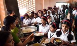 കൊവിഡ് പ്രതിസന്ധി: സ്‌കൂളുകളിലെ പാചകത്തൊഴിലാളികള്‍ക്ക് സമാശ്വാസമായി 1,600 രൂപ