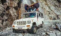 സൗദിയിൽ മലവെള്ളപാച്ചിലിലൂടെ വാഹനം ഓടിക്കുന്നത് ട്രാഫിക് നിയമ ലംഘനമായി പരിഗണിക്കും