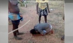 ദലിത് കര്ഷകനെ സവർണർ ക്രൂരമായി മര്ദ്ദിച്ചു; കാലില് വീഴ്ത്തി മാപ്പ് പറയിപ്പിച്ചു ദലിത് കര്ഷകനെ സവർണർ ക്രൂരമായി മര്ദ്ദിച്ചു; കാലില് വീഴ്ത്തി മാപ്പ് പറയിപ്പിച്ചു