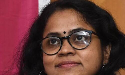 ഭാവനക്കെതിരായ പരാമർശം: ഇടവേള ബാബു മാപ്പ് പറയണമെന്ന് സംവിധായിക വിധു വിൻസെന്റ് ഭാവനക്കെതിരായ പരാമർശം: ഇടവേള ബാബു മാപ്പ് പറയണമെന്ന് സംവിധായിക വിധു വിൻസെന്റ്