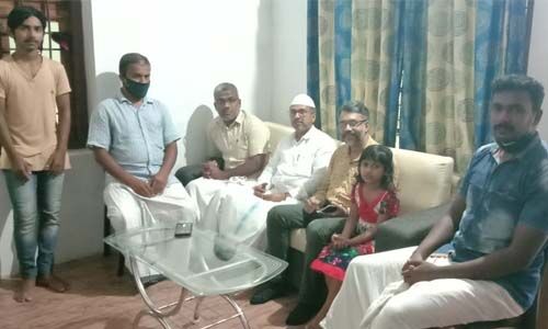 സിദ്ദീഖ് കാപ്പന്റെ വീട് എസ് ഡിപിഐ സംസ്ഥാന പ്രസിഡന്റ് മജീദ് ഫൈസി സന്ദര്ശിച്ചു സിദ്ദീഖ് കാപ്പന്റെ വീട് എസ് ഡിപിഐ സംസ്ഥാന പ്രസിഡന്റ് മജീദ് ഫൈസി സന്ദര്ശിച്ചു