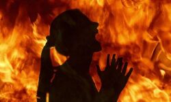 യുപിയില്‍ മധ്യവയസ്‌കയെ മകനും ഭാര്യയും ചേര്‍ന്ന് തീക്കൊളുത്തി