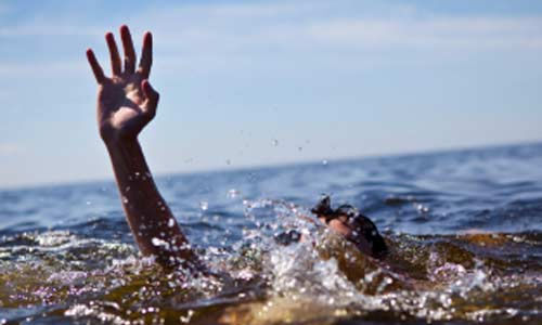 പുതുപൊന്നാനിയില്‍ വള്ളം മറിഞ്ഞ് ഒരാള്‍ മരിച്ചു