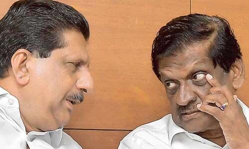 വിപ്പ് ലംഘനം: അയോഗ്യരാക്കാതിരിക്കാന് കാരണമുണ്ടെങ്കില് വിശദീകരിക്കണം; ജോസഫിനും മോന്സിനും സ്പീക്കറുടെ നോട്ടീസ് വിപ്പ് ലംഘനം: അയോഗ്യരാക്കാതിരിക്കാന് കാരണമുണ്ടെങ്കില് വിശദീകരിക്കണം; ജോസഫിനും മോന്സിനും സ്പീക്കറുടെ നോട്ടീസ്