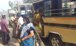 സെക്രട്ടേറിയറ്റ് ജീവനക്കാരുമായെത്തുന്ന സമാന്തര വാഹനങ്ങൾ തടയേണ്ടെന്ന് നിർദേശം സെക്രട്ടേറിയറ്റ് ജീവനക്കാരുമായെത്തുന്ന സമാന്തര വാഹനങ്ങൾ തടയേണ്ടെന്ന് നിർദേശം