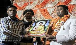 ഹാഥ്റസ് സംഭവത്തിൽ പ്രതിഷേധിച്ച് യുപിയില് 236 ദലിതര് ബുദ്ധമതം സ്വീകരിച്ചു ഹാഥ്റസ് സംഭവത്തിൽ പ്രതിഷേധിച്ച് യുപിയില് 236 ദലിതര് ബുദ്ധമതം സ്വീകരിച്ചു