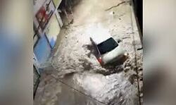 ഹൈദരാബാദില് പ്രളയം; താഴ്ന്ന പ്രദേശങ്ങള് വെളളത്തിനടിയില്; രക്ഷാപ്രവര്ത്തനം തുടരുന്നു ഹൈദരാബാദില് പ്രളയം; താഴ്ന്ന പ്രദേശങ്ങള് വെളളത്തിനടിയില്; രക്ഷാപ്രവര്ത്തനം തുടരുന്നു