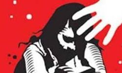 യുപിയില് പോലിസുകാരന് പീഡനത്തിനിരയാക്കിയ യുവതി ആത്മഹത്യക്ക് ശ്രമിച്ചു യുപിയില് പോലിസുകാരന് പീഡനത്തിനിരയാക്കിയ യുവതി ആത്മഹത്യക്ക് ശ്രമിച്ചു