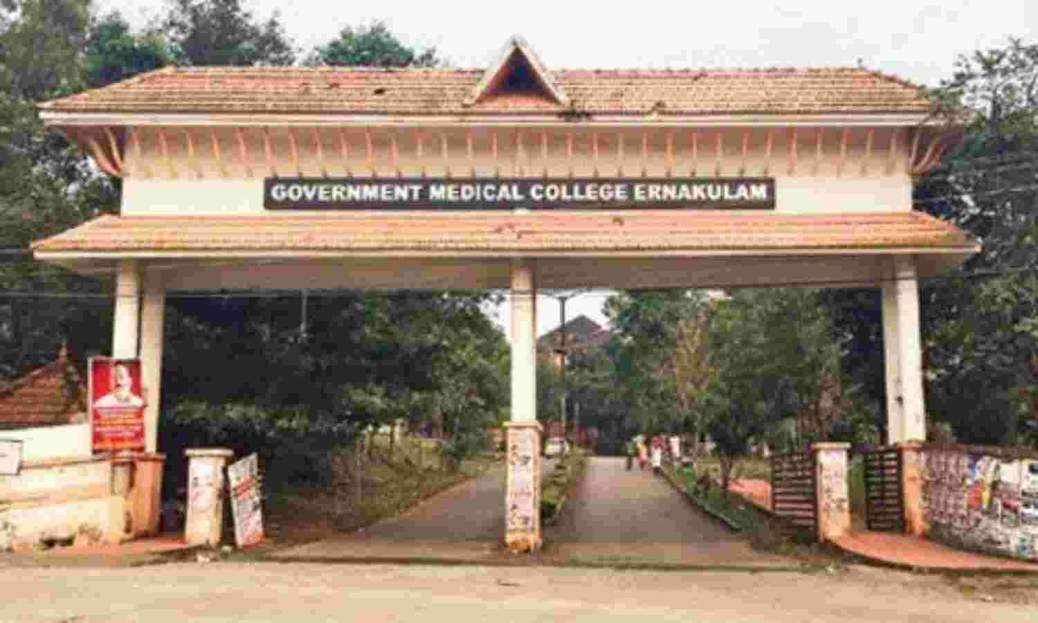 കളമശ്ശേരി മെഡിക്കല് കോളജ് കൊവിഡ് ആശുപത്രി; ഇതര അത്യാഹിത വിഭാഗങ്ങള്,ഒ പി പ്രവര്ത്തനം നിര്ത്തി കളമശ്ശേരി മെഡിക്കല് കോളജ് കൊവിഡ് ആശുപത്രി; ഇതര അത്യാഹിത വിഭാഗങ്ങള്,ഒ പി പ്രവര്ത്തനം നിര്ത്തി