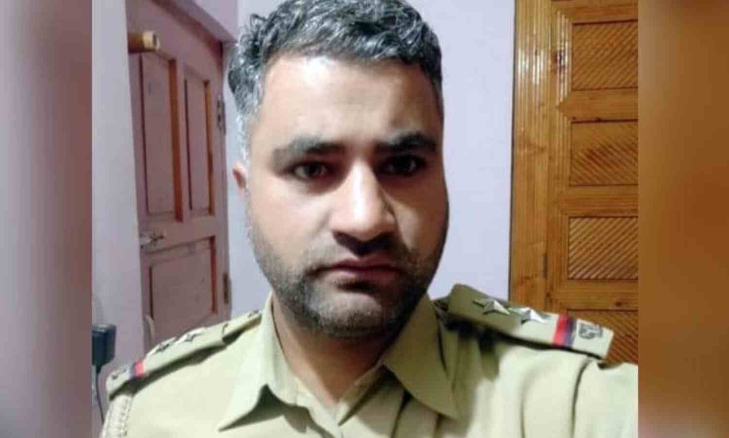 കശ്മീരില്‍ പോലിസ് ഇന്‍സ്‌പെക്ടറെ വെടിവച്ച് കൊന്നു