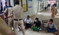 മഞ്ചേരി മെഡിക്കല് കോളജിലെ അധികൃതരുടെ അനാസ്ഥ: യൂത്ത് ലീഗ് ഡിഎംഒയെ ഉപരോധിച്ചു മഞ്ചേരി മെഡിക്കല് കോളജിലെ അധികൃതരുടെ അനാസ്ഥ: യൂത്ത് ലീഗ് ഡിഎംഒയെ ഉപരോധിച്ചു