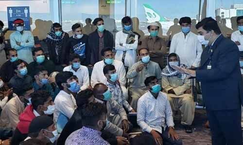 തൊഴിലന്വേഷണം സന്ദര്ശക വിസയില് വേണ്ട: മുന്നറിയിപ്പുമായി ദുബയിലെ പാകിസ്താന്, ഇന്ത്യന് എംബസികള് തൊഴിലന്വേഷണം സന്ദര്ശക വിസയില് വേണ്ട: മുന്നറിയിപ്പുമായി ദുബയിലെ പാകിസ്താന്, ഇന്ത്യന് എംബസികള്