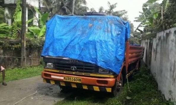 കൊടുവായൂരില് ലോറിയില് തീപിടുത്തം; മരിച്ചയാളെ തിരിച്ചറിഞ്ഞു കൊടുവായൂരില് ലോറിയില് തീപിടുത്തം; മരിച്ചയാളെ തിരിച്ചറിഞ്ഞു