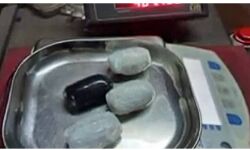 വിമാനത്താവളത്തിലെ ശുചിമുറിയില് നിന്ന് 1.25 കി.ഗ്രാം സ്വര്ണം പിടികൂടി വിമാനത്താവളത്തിലെ ശുചിമുറിയില് നിന്ന് 1.25 കി.ഗ്രാം സ്വര്ണം പിടികൂടി