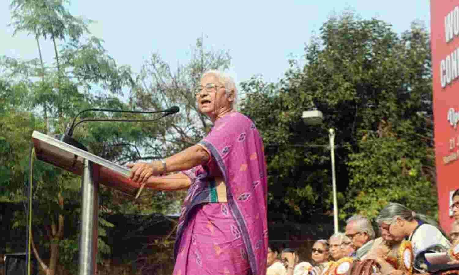 ഹാഥ്റസ്: ഇരയുടെ കുടുംബത്തെ ഗ്രാമത്തില്നിന്ന് പുറത്താക്കാന് ഗൂഢാലോചനയെന്ന് മേധാ പട്കര് ഹാഥ്റസ്: ഇരയുടെ കുടുംബത്തെ ഗ്രാമത്തില്നിന്ന് പുറത്താക്കാന് ഗൂഢാലോചനയെന്ന് മേധാ പട്കര്