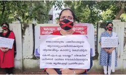ഡോക്ടറെ കലക്ടര്‍ അവഹേളിച്ചെന്ന് ആരോപണം;  കൊല്ലത്തെ വനിതാ ഡോക്ടര്‍മാര്‍ ആറ് ദിവസമായി സമരത്തിൽ
