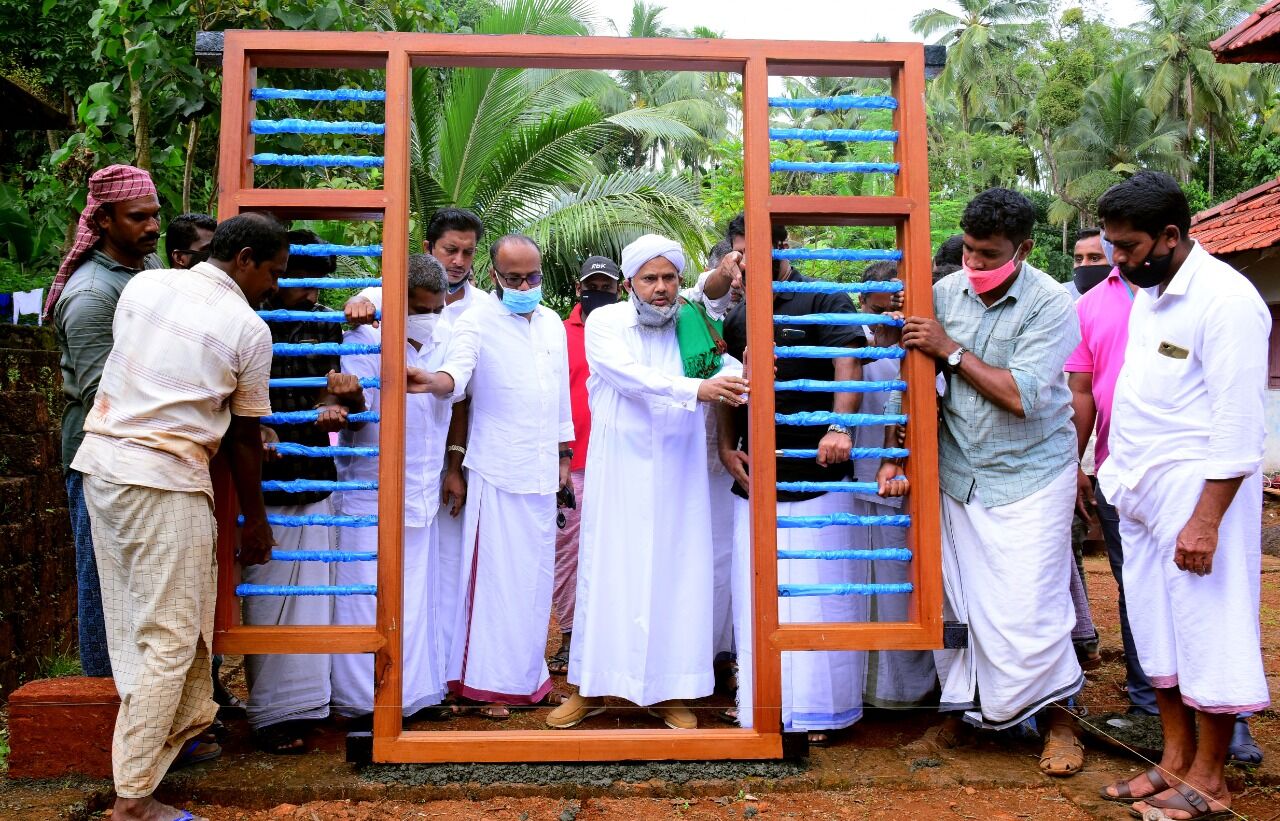 എസ്ഡിപിഐ മമ്പുറം തങ്ങള്‍ സ്‌നേഹ ഭവനത്തിന് കട്ടില വെച്ചു