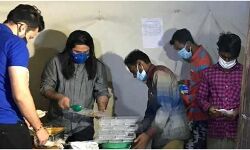 റോഹിന്ഗ്യന് അഭയാര്ത്ഥികള്ക്ക് ഭക്ഷണം നല്കിയ ഹോട്ടലുകള്ക്ക് നേരെ ഭീഷണി; പിന്മാറില്ലെന്ന് ഹോട്ടലുടമ ശിവം റോഹിന്ഗ്യന് അഭയാര്ത്ഥികള്ക്ക് ഭക്ഷണം നല്കിയ ഹോട്ടലുകള്ക്ക് നേരെ ഭീഷണി; പിന്മാറില്ലെന്ന് ഹോട്ടലുടമ ശിവം