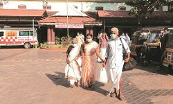 തൃശൂർ ജില്ലയിൽ 1011 പേർക്ക് കൂടി കൊവിഡ്; 483 പേർ രോഗമുക്തരായി തൃശൂർ ജില്ലയിൽ 1011 പേർക്ക് കൂടി കൊവിഡ്; 483 പേർ രോഗമുക്തരായി