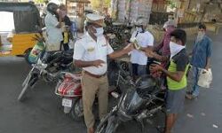 കൊവിഡ് നിയന്ത്രണം; ഇന്ന് 1639 കേസുകള്; നിരോധനാജ്ഞ ലംഘിച്ചതിന് 20 കേസും 50 അറസ്റ്റും കൊവിഡ് നിയന്ത്രണം; ഇന്ന് 1639 കേസുകള്; നിരോധനാജ്ഞ ലംഘിച്ചതിന് 20 കേസും 50 അറസ്റ്റും