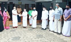 ഡോ. ഖമറുന്നീസ അന്വറിന്റെ പുസ്തകം പെണ്കരുത്തിന്റെ നാള് വഴികള് പ്രകാശനം ചെയ്തു ഡോ. ഖമറുന്നീസ അന്വറിന്റെ പുസ്തകം പെണ്കരുത്തിന്റെ നാള് വഴികള് പ്രകാശനം ചെയ്തു