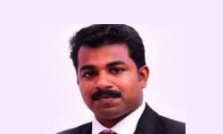 കുവൈത്തില് മലയാളി യുവാവ് ഹൃദയാഘാതം മൂലം മരിച്ചു കുവൈത്തില് മലയാളി യുവാവ് ഹൃദയാഘാതം മൂലം മരിച്ചു