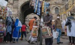 തെരുവുകച്ചവടക്കാര്ക്ക് വായ്പാപദ്ധതി: യുപിയും മധ്യപ്രദേശും വായ്പാ വിതരണത്തില് ഒന്നു രണ്ടും സ്ഥാനങ്ങളില് തെരുവുകച്ചവടക്കാര്ക്ക് വായ്പാപദ്ധതി: യുപിയും മധ്യപ്രദേശും വായ്പാ വിതരണത്തില് ഒന്നു രണ്ടും സ്ഥാനങ്ങളില്