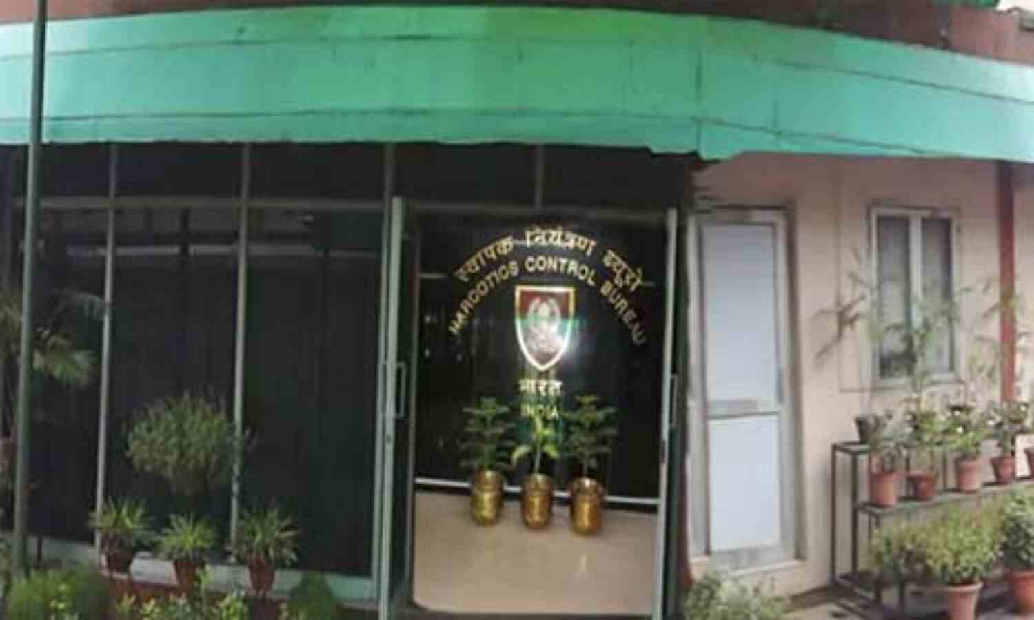മയക്കുമരുന്ന് കേസ്: ദീപികാ പദുക്കോണിന്റെ മാനേജര്ക്ക് നാര്കോട്ടിക്സ് കണ്ട്രോള് ബ്യൂറോയുടെ സമന്സ് മയക്കുമരുന്ന് കേസ്: ദീപികാ പദുക്കോണിന്റെ മാനേജര്ക്ക് നാര്കോട്ടിക്സ് കണ്ട്രോള് ബ്യൂറോയുടെ സമന്സ്