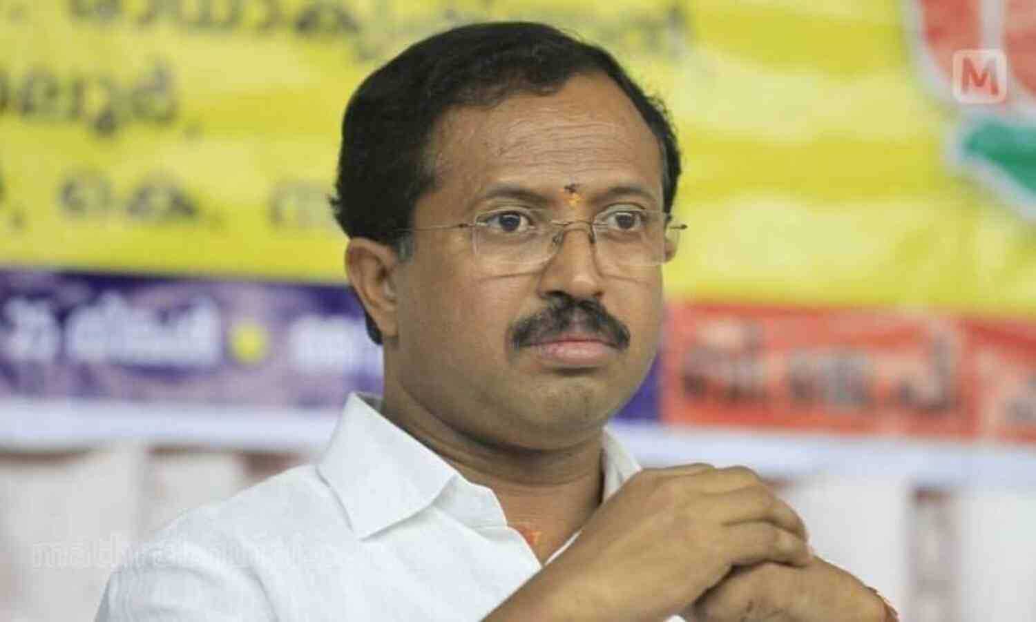 വി മുരളീധരന്റെ വസതിയില് കൈരളി, ഏഷ്യാനെറ്റ് പ്രതിനിധികള്ക്ക് വിലക്ക്; പ്രതിഷേധവുമായി കെയുഡബ്ല്യുജെ ഡല്ഹി യൂനിറ്റ് വി മുരളീധരന്റെ വസതിയില് കൈരളി, ഏഷ്യാനെറ്റ് പ്രതിനിധികള്ക്ക് വിലക്ക്; പ്രതിഷേധവുമായി കെയുഡബ്ല്യുജെ ഡല്ഹി യൂനിറ്റ്