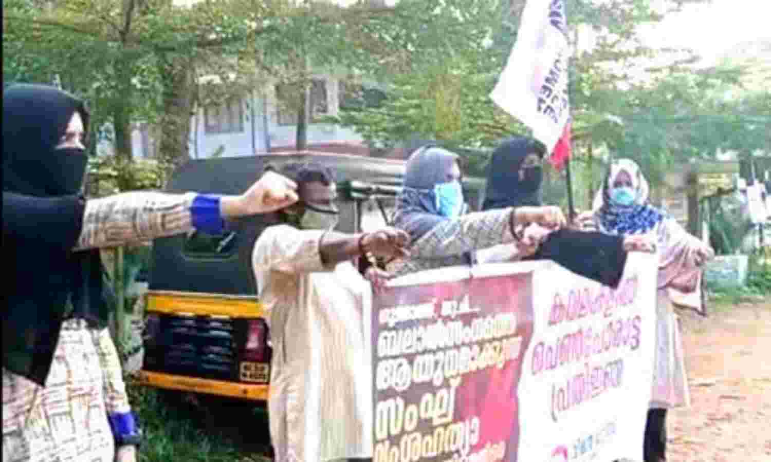ബലാല്സംഗത്തെ ആയുധമാക്കുന്ന സംഘ് വംശഹത്യാരാഷ്ട്രീയത്തിനെതിരേ സംസ്ഥാനത്തുടനീളം വിമന് ജസ്റ്റിസ് പെണ്പോരാട്ട പ്രതിജ്ഞ ബലാല്സംഗത്തെ ആയുധമാക്കുന്ന സംഘ് വംശഹത്യാരാഷ്ട്രീയത്തിനെതിരേ സംസ്ഥാനത്തുടനീളം വിമന് ജസ്റ്റിസ് പെണ്പോരാട്ട പ്രതിജ്ഞ