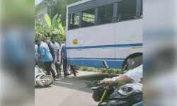 കെഎസ്ആർടിസി ബസ്സും സ്കൂട്ടറും കൂട്ടിയിടിച്ചു രണ്ട് പേർ മരിച്ചു