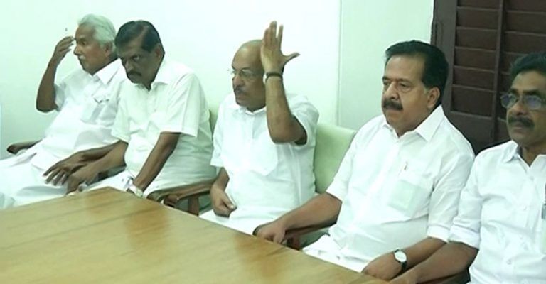 മുഖ്യമന്ത്രിയുടെ രാജി: കേരളപ്പിറവി ദിനമായ ഇന്ന് യുഡിഎഫ് വഞ്ചനാദിനം ആചരിക്കും മുഖ്യമന്ത്രിയുടെ രാജി: കേരളപ്പിറവി ദിനമായ ഇന്ന് യുഡിഎഫ് വഞ്ചനാദിനം ആചരിക്കും