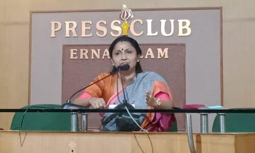 സ്ത്രീവിരുദ്ധ പരമാര്‍ശങ്ങള്‍: വനിതാ കമ്മീഷന്‍ ഏകപക്ഷീയമായി പെരുമാറുന്നു: ദീപ്തി മേരി വര്‍ഗീസ്