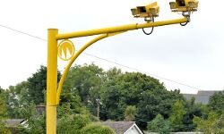 സ്പീഡ് ക്യാമറ ദൃശ്യങ്ങള് അടിസ്ഥാനമാക്കി അമിത വേഗതക്ക് പിഴ ഈടാക്കരുതെന്ന് ഹൈക്കോടതി സ്പീഡ് ക്യാമറ ദൃശ്യങ്ങള് അടിസ്ഥാനമാക്കി അമിത വേഗതക്ക് പിഴ ഈടാക്കരുതെന്ന് ഹൈക്കോടതി