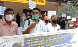 ഭിന്ന ശേഷിക്കാരുടെ രക്ഷിതാക്കൾ പ്രതിഷേധിച്ചു