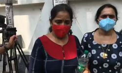 ബിനീഷ് കോടിയേരിയുടെ ഭാര്യ വീട്ടുതടങ്കലിലെന്ന് ബന്ധുക്കള്‍; വീടിന് മുന്നില്‍ പ്രതിഷേധം തുടരുന്നു