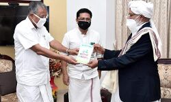 മതം, മതഭ്രാന്ത്, മതേതരത്വം പുസ്തകം മുഖ്യമന്ത്രി പ്രകാശനം ചെയ്തു